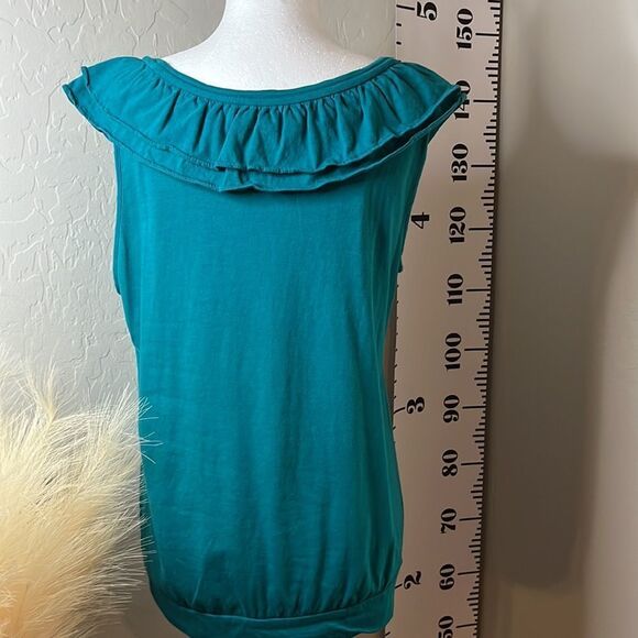 Elle sleeveless blue/green top with ruffled collar and bow. Banded hemline. SZ L - Picture 6 of 12